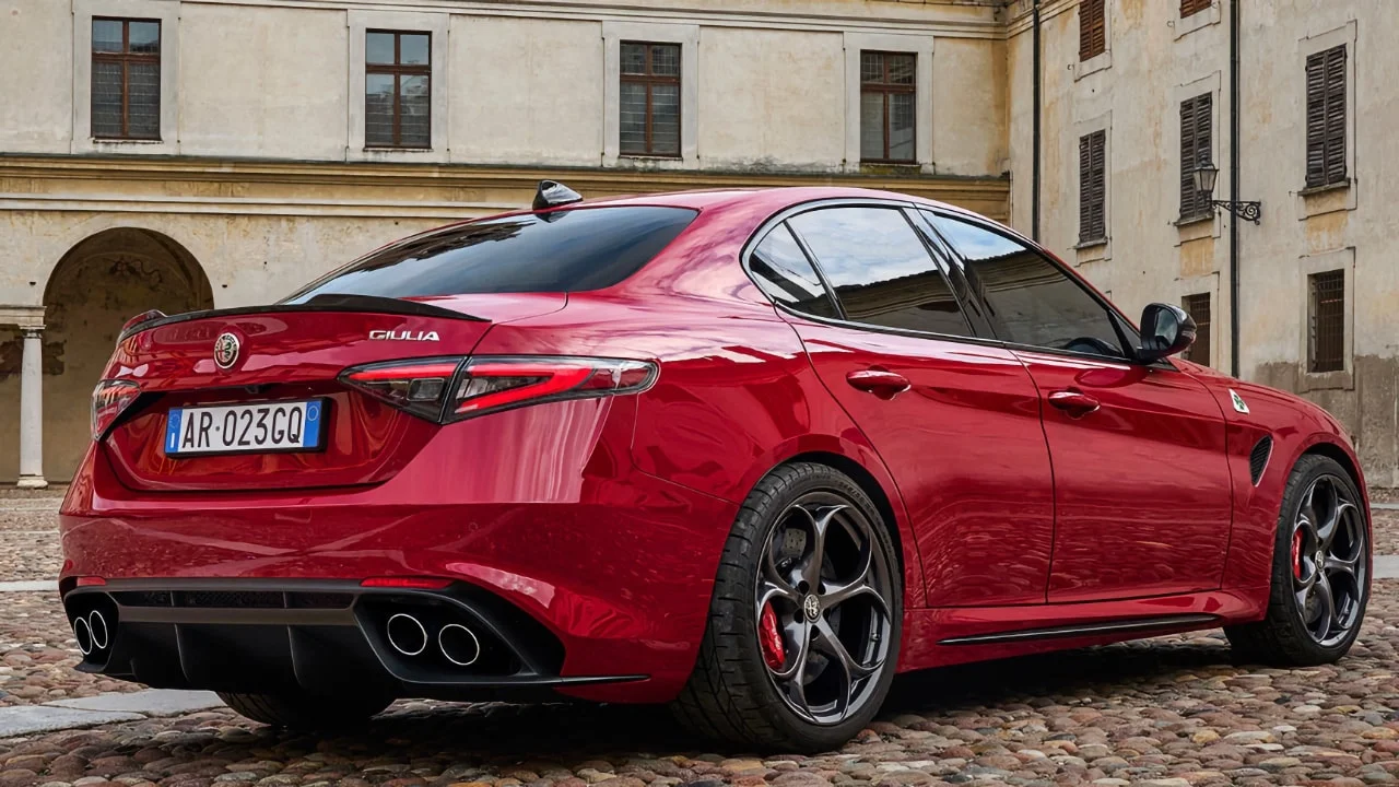 Used Alfa Romeo GIULIA QUADRIFOGLIO - Sell your Alfa Romeo car in Switzerland | CompriamoAuto.ch