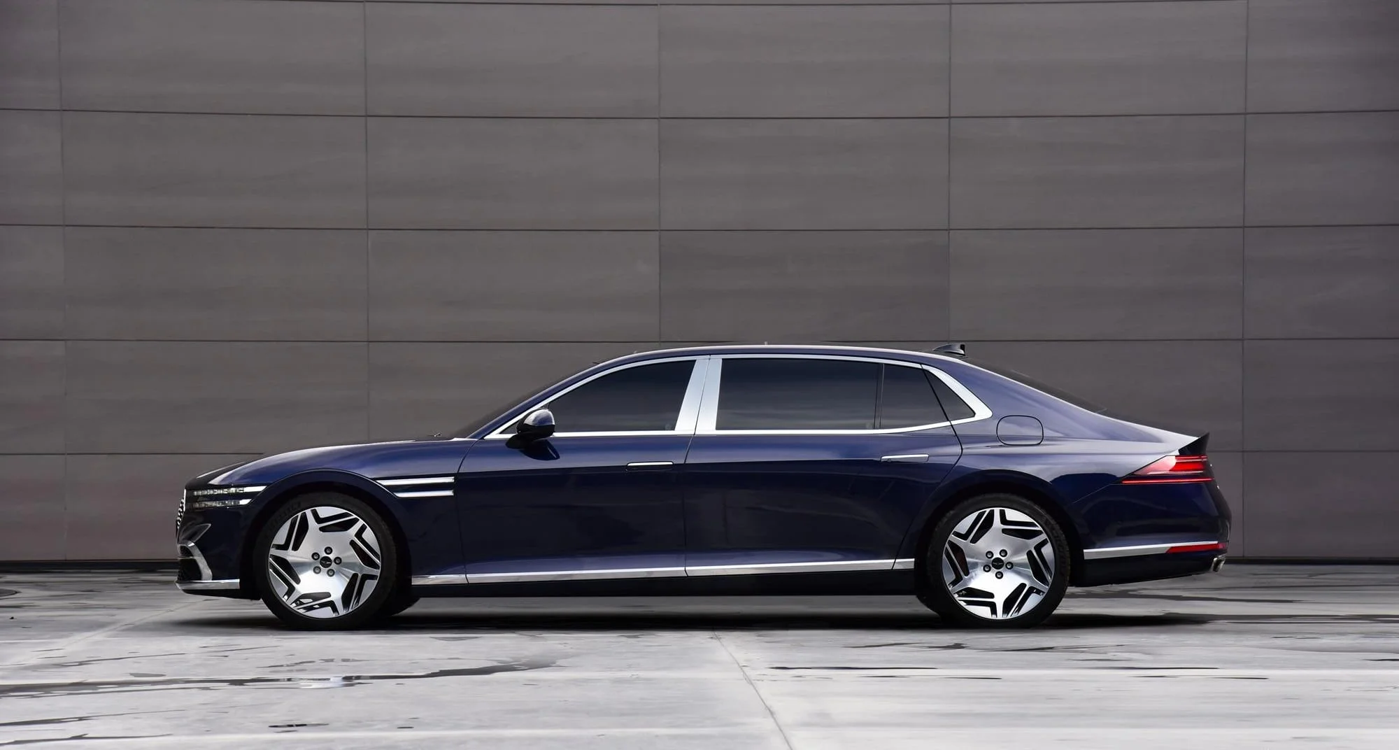 Used Genesis G90 - Sell your Genesis car in Switzerland | CompriamoAuto.ch