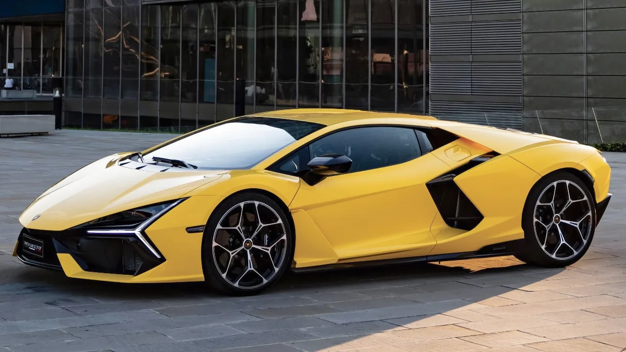 Used Lamborghini REVUELTO - Sell your Lamborghini car in Switzerland | CompriamoAuto.ch