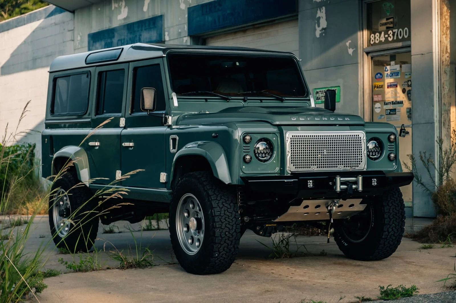 Used Land Rover DEFENDER 110 - Sell your Land Rover car in Switzerland | CompriamoAuto.ch